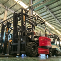 Chariot élévateur S-20 4x4 à mât bi-étages, étanche IP66, batterie lithium-ion, double système, remplacement facile de la batterie, ultra-compact