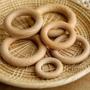 Bracelets personnalisés Dentition 54mm En Bois de Hêtre Naturel Anneau De Dentition Bébé Jouets - Product Image 3