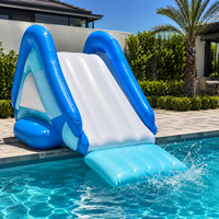 Grand jouet gonflable flamant rose pour piscine avec poignées de sécurité, pulvérisation d'eau, matière PVC, capacité 400 lbs. Capacité 12 ans