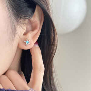 Pendientes de Plata de Ley S925, Diseño Versátil con Pequeñas Estrellas y Estrellas de Mar Azules, Accesorio de Moda - Product Image 5