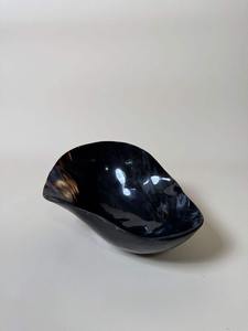 Cuenco Artesanal Ecológico de Cuerno para Decoración Rústica del Hogar, Servir Alimentos y Uso en la Cocina, Disponible para la Venta - Product Image 2