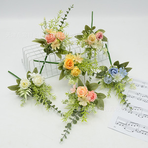 Mini bouquet de roses artificielles et d'eucalyptus Dongchen Crafts, fleurs nouées à la main, pour la décoration de la maison, arrangement de table de salon - Product Image 4
