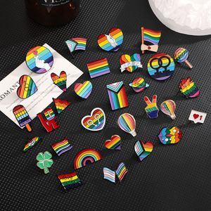 Broches de Corazón Coloridos con Diseño de Arcoíris, Sin Níquel, con Resina Epoxi, para Ropa y Accesorios, Primavera 2025 - Product Image 1