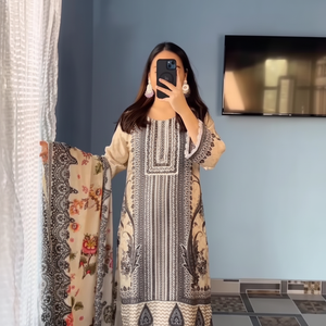 Kurta droite pour femmes avec bas en mousseline de coton imprimé numériquement et vrai miroir et diamant travail à la main haut et bas avec Dupatta - Product Image 1