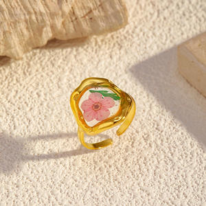 Venta al por mayor estilos franceses 18K oro Acero inoxidable inmortal flor seca girasol anillos ajustables anillo abierto impermeable para mujeres - Product Image 3