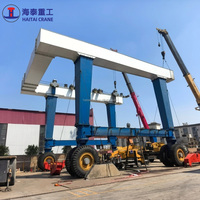 Grue de levage de bateaux marins avec système de palan mobile pour le levage et la manutention de navires en chantier naval