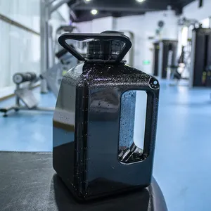 热销散装采购项目深圳厂家直供定制品牌2.2l带手机支架的塑料水罐，2.2l水瓶