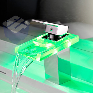 Moderna sala de ducha bañera <span class=keywords><strong>lavabo</strong></span> de vidrio grifos cascada baño fregadero mezclador <span class=keywords><strong>grifo</strong></span> LED <span class=keywords><strong>con</strong></span> mangueras - Product Image 4