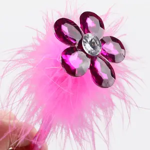 Cristallo rosa fluffy piuma penna a sfera con diamante fiore sul topper per la cerimonia nuziale/penna del regalo