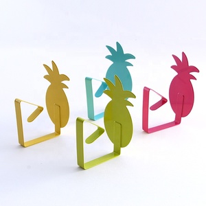 4pcs <span class=keywords><strong>pince</strong></span> à <span class=keywords><strong>nappe</strong></span> en métal en forme d'ananas en forme de cygne coloré - Product Image 4
