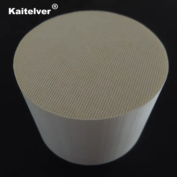Catalizzatore di cordierite ovale in ceramica di scarico automatico convertitore catalitico a tre vie monolite in ceramica