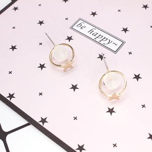 Nuevo diseño de círculo de oro estrella pendientes accesorios damas joyería de moda blanco con cuentas de acrílico pendientes - Product Image 5