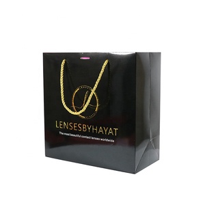Precio barato de lujo de <span class=keywords><strong>papel</strong></span> <span class=keywords><strong>Kraft</strong></span> negro Cordón de compras bolsas de embalaje con impresión personalizada propios logotipos - Product Image 3