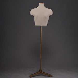 Mannequin de présentation féminin demi-corps en tissu, buste réaliste, courbes voluptueuses, avec support - Product Image 5