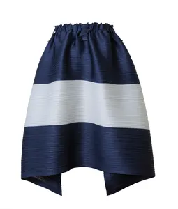 Повседневная модная Новая классическая свободная темно-синяя юбка с контрастными полосками Женская плиссированная юбка