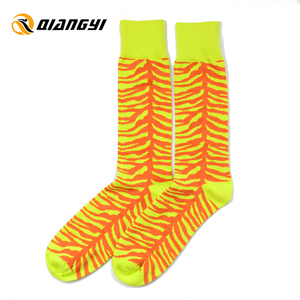 À la mode à rayures colorées robe chaussettes hommes de qualité supérieure en coton rayé chaussettes pour hommes - Product Image 1