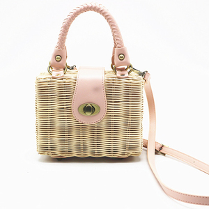Sac à main pour femme en paille tressée pour les vacances d'été, article mixte en cuir PU, boîte de rangement en rotin faite à la main pour femmes - Product Image 1
