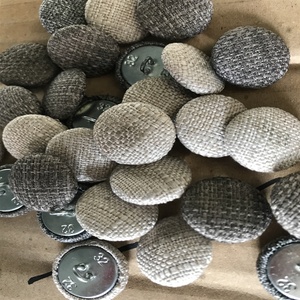 Máquina de botones recubiertos de tela de tapicería semi automática superventas - Product Image 3