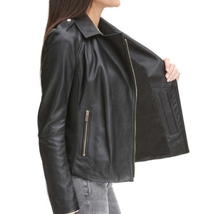 Chaqueta de Moto de cuero rojo recortada moderna para damas, ropa de calle atrevida de alta moda con una declaración de estilo vanguardista hecha de piel de oveja - Product Image 5