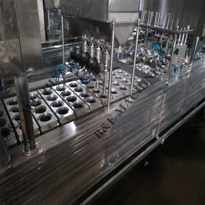 Venta caliente de plástico taza de máquina de sellado de llenado/agua pura de la línea de producción