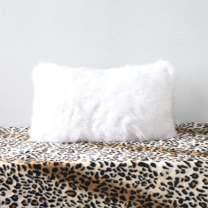 2019 nuevo suave cálido de lujo en blanco Imitación Piel tiro almohada cubierta cojín de piso asientos sofá funda de almohada - Product Image 2