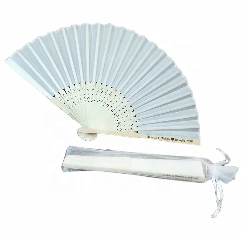 Chinese Gepersonaliseerde Bamboe Folding Hand Fan Gast Giveaways Bruiloft Gunsten Gift Zijde Fan Met Organza Bag