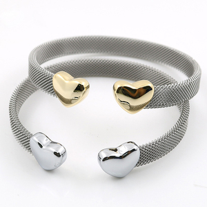 Brazalete Abierto de Malla Plateada de Acero Inoxidable Impermeable con Corazón para Mujer, Joyería - Product Image 1