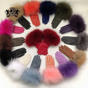 Los más nuevos diseños personalizados, guantes cálidos de invierno para mujer, guantes de cuero para motocicleta, guantes de cuero de piel de oveja con puño de piel de mapache - Product Image 6