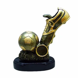 Groothandel custom polyresin hars sport trophy voetbal trophy awards