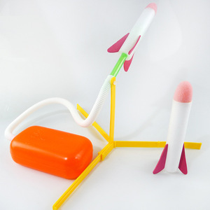 Set Lanciarazzi Giocattolo in Plastica per Esterni con 2 Razzi che si Alzano fino a 30 Metri per Bambini dai 2 ai 7 Anni - Product Image 3