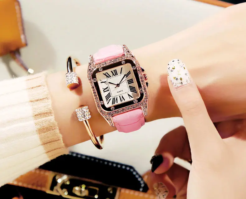 OEM 패션 Women Wrist Watch 방수 Factory Supply Quartz 인기있는 Watches 와 모방 Diamond PU Leather Strap
