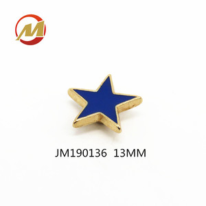 Al por mayor venta al por nuevo estilo rojo corazón remache chapado en oro con esmalte de Metal de moda remache espárragos para - Product Image 4