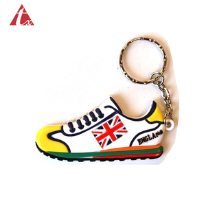 plástico suave de PVC 3d zapatillas llavero zapato de goma AJ <span class=keywords><strong>yeezy</strong></span> cebra aire baloncesto llavero zapato personalizado - Product Image 3