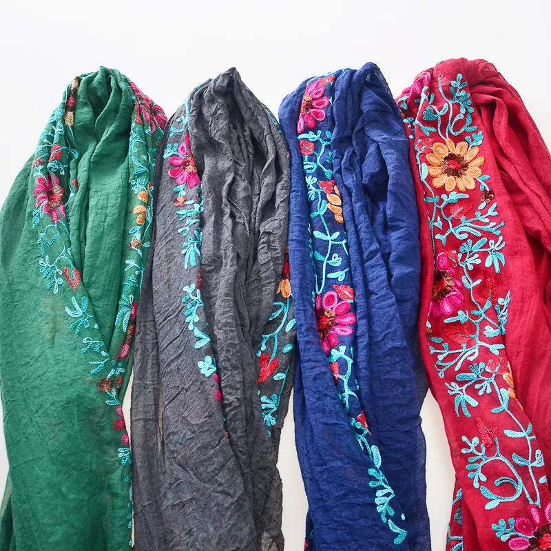 Vente chaude en gros couleur unie femmes musulmanes hijab foulards châles floraux coton écharpe brodée à la main
