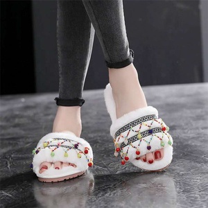 Pantofole da Interno Comode <span class=keywords><strong>con</strong></span> Pelliccia Calda Stile Etnico Grigio <span class=keywords><strong>Ciabatte</strong></span> Moda in Pelliccia Sintetica - Product Image 4