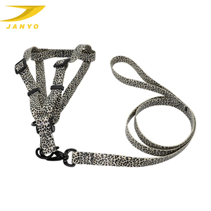 Correa con estampado de leopardo para perro, arnés impermeable de pvc con hebilla de metal - Product Image 2