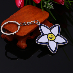 Logo personnalisé en forme de <span class=keywords><strong>fleur</strong></span> de style de bande <span class=keywords><strong>dessin</strong></span>ée anime joli porte-clés - Product Image 4