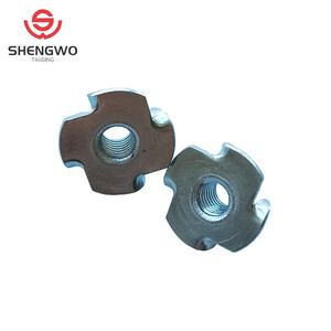 DIN1624 de alta calidad de acero al carbono zinc plateado cuatro garras T tuerca <span class=keywords><strong>muebles</strong></span> de madera tuerca de inserción - Product Image 1