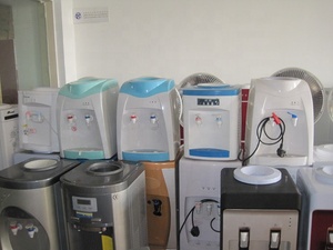 Fabbrica di produzione di vari mini di plastica normale distributore di acqua <span class=keywords><strong>desktop</strong></span> di caldo - Product Image 2