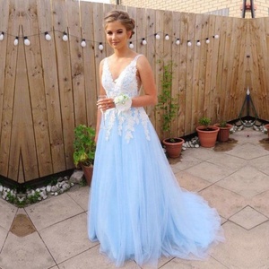 Backless Senza Maniche Su Misura Del Merletto di <span class=keywords><strong>Tulle</strong></span> Luce Blu <span class=keywords><strong>Lunghi</strong></span> <span class=keywords><strong>Abiti</strong></span> Da Damigella D'onore - Product Image 1