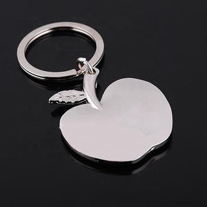 Porte-clés en métal en forme de pomme avec logo personnalisé gravé - Product Image 6