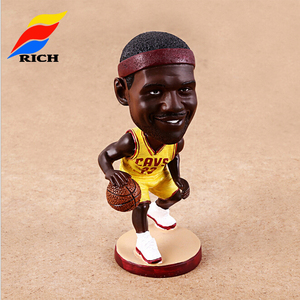 Estatua <span class=keywords><strong>de</strong></span> poliresina <span class=keywords><strong>de</strong></span> nuevo diseño, muñecas personalizadas <span class=keywords><strong>de</strong></span> cabeza Bobble <span class=keywords><strong>de</strong></span> Cristiano <span class=keywords><strong>Ronaldo</strong></span> - Product Image 5