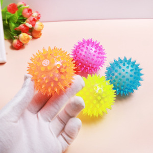 2018 flash LED juguete de la bola de pinchos de perro gato con campanas dentro de - Product Image 1