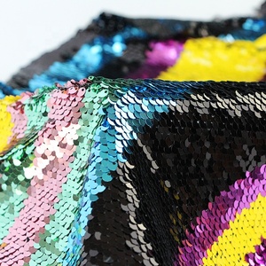 2024, tela de lentejuelas de escamas de pescado de poliéster 100% hecha a medida, bordado de rayas multicolor, bolsas de coches antiestáticas reversibles para niñas - Product Image 3