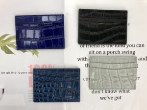 Porte-cartes pour hommes, en cuir personnalisé avec motif gaufré au croco - Product Image 5