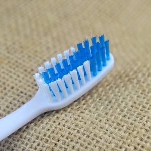 <span class=keywords><strong>Brosse</strong></span> à <span class=keywords><strong>dents</strong></span> pour adultes avec manche en PP de couleur personnalisée très bon marché - Product Image 4