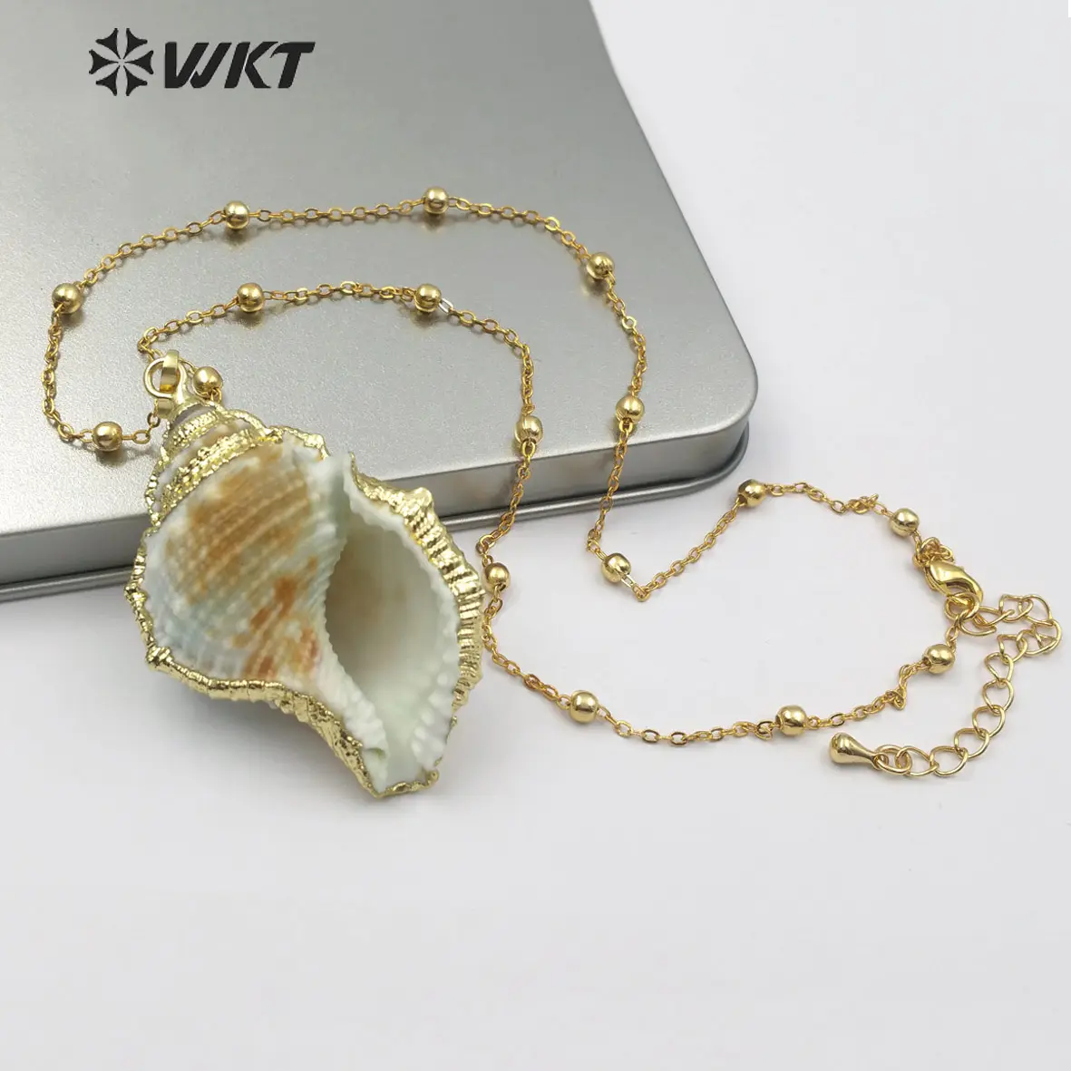 WT-JN072 Bohemian Style 18K Gold Plated Shell Jewelry 18 inch Natural Sea Shell Pendant White and Brown Trumpet Necklace