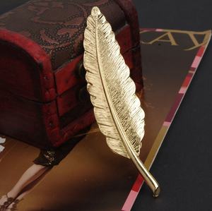 Custom design 10 cm * <span class=keywords><strong>2</strong></span>,3 cm gold überzogene feder legierung brosche - Product Image 2