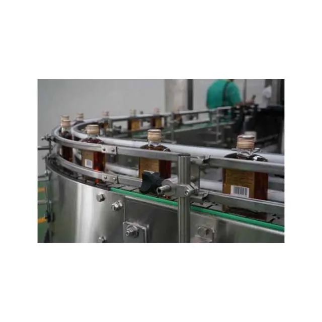 शंघाई फैक्टरी बिक्री वाइन अल्कोहलिक पेय भरने की मशीन उत्पादन लाइन