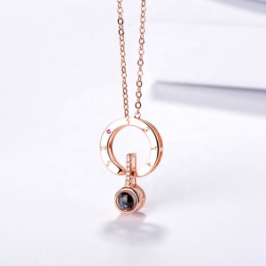 Nueva llegada Oro rosa y plata 100 idiomas Te amo Collar colgante de proyección Collar romántico de memoria de amor romántico - Product Image 4